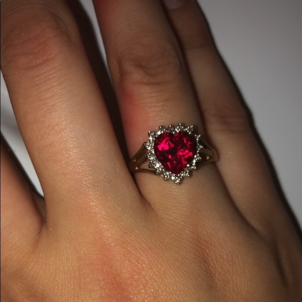 [SOLD] 🌹 $1 off🌹 Gold and hot pink heart ring